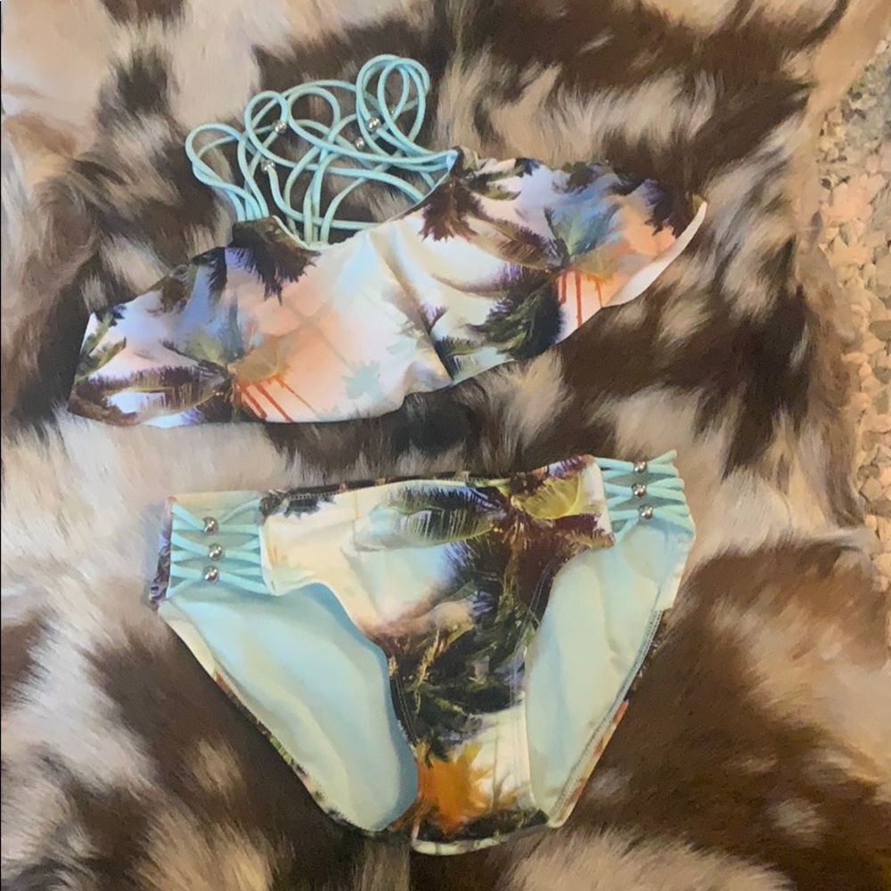 Girls swimsuit